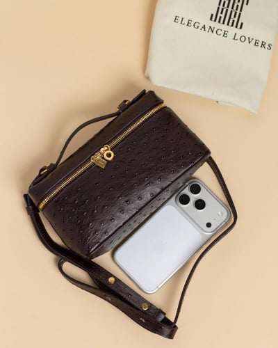 شنطة تصميم لورو بيانا جلد طبيعي إيطالي فاخر بني ما...