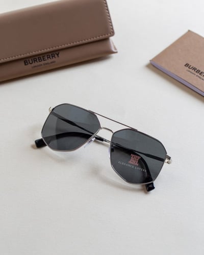 نظارة شمسية رجالية ماركة بربري BE3139