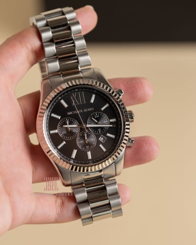 طقم رجالي ساعة + محفظة بطاقات ماركة مايكل كورس MK1...