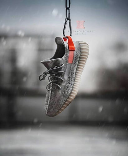 حذاء نسائي ماركة Yeezy