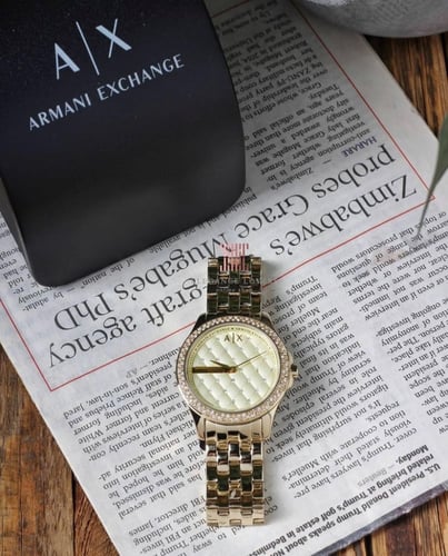 ساعة نسائية كريستال ماركة أرماني إكسشينج