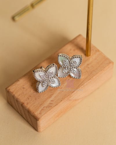 طقم وردة الأميرة (سلسال + إسوارة + حلق) صدف مطلي ذ...