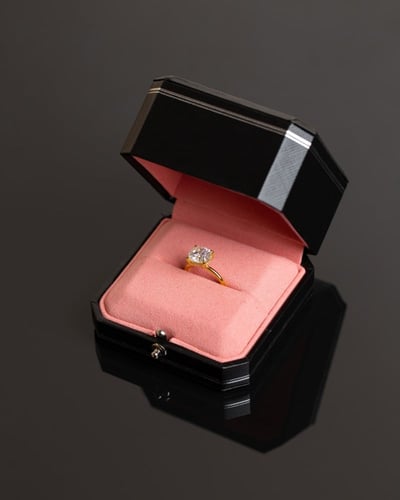 خاتم فضة Gold Cushion مطلي ذهب مُرصّع بحجر المويسن...