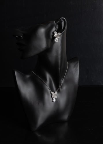 طقم كريستال سلسال + حلق باسكويل ديزاين ماركة Elega...