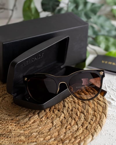 نظارة شمسية نسائية ماركة فرزاتشي - Brown VE2198