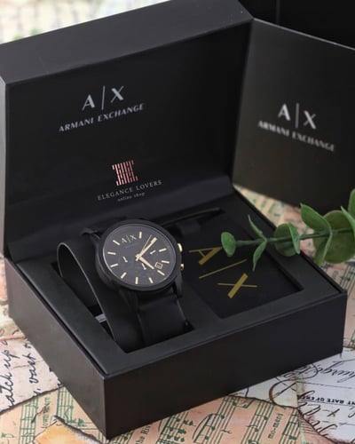 طقم ساعة رجالية مع تاق لشنط السفر ماركة ارماني اكس...