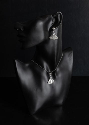 طقم سلسال + حلق بولغاري ديزاين ماركة Elegance Love...