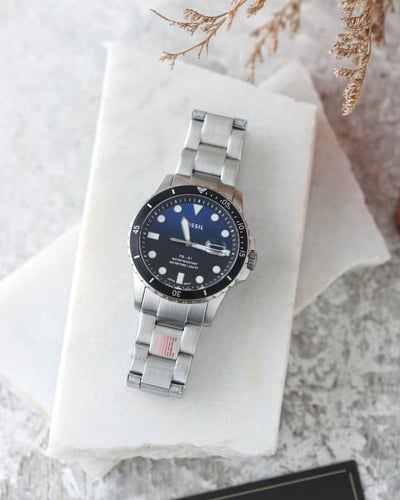 ساعة رجالية ماركة فوسيل - Silver Blue Dial