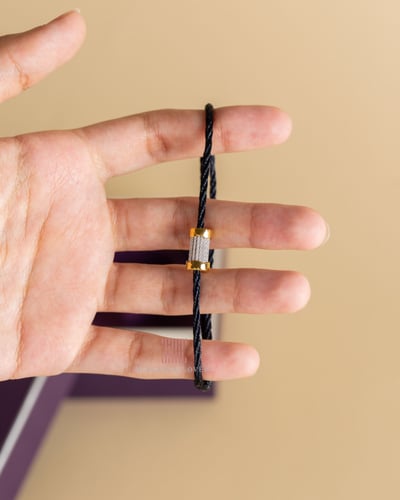 إسوارة مطلية ذهب ماركة شاريول - أسود