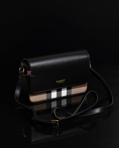 شنطة كروس ماركة بربري - كومبكات هاوس