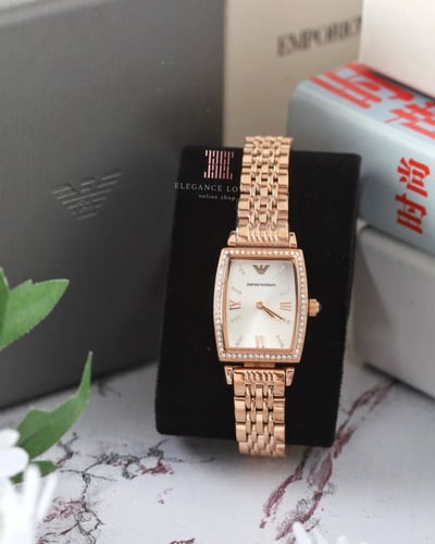 ساعة نسائية كريستال ماركة امبريو ارماني AR11406