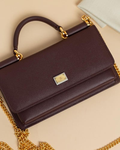 شنطة مستوحاة من D&G جلد طبيعي عنابي ماركة Elegance...