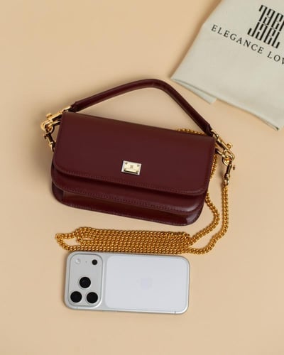 شنطة مستوحاة من D&G جلد طبيعي عنابي ماركة Elegance...