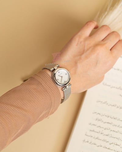 ساعة صدف نسائية ماركة غوتشي - Silver Chain Strap