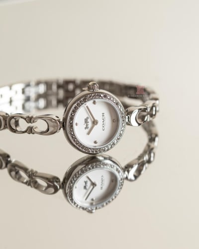 ساعة نسائية كريستال ماركة كوتش لون فضي