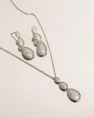 طقم سلسال + حلق بوشرون ديزاين ماركة Elegance Lovers