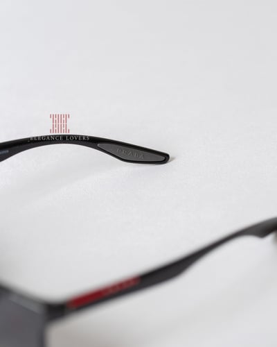 نظارة شمسية رجالية ماركة برادا