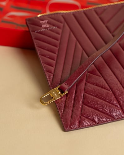 باوتش جلد ماركة كارولينا هيريرا - عنابي مقلم