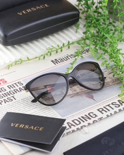 نظارة شمسية نسائية ماركة فرزاتشي