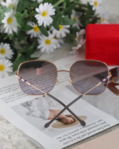 نظارة شمسية نسائية ماركة كارولينا هيريرا - Light P...