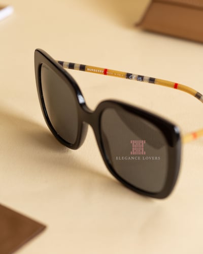 نظارة شمسية نسائية ماركة بربري BE4323