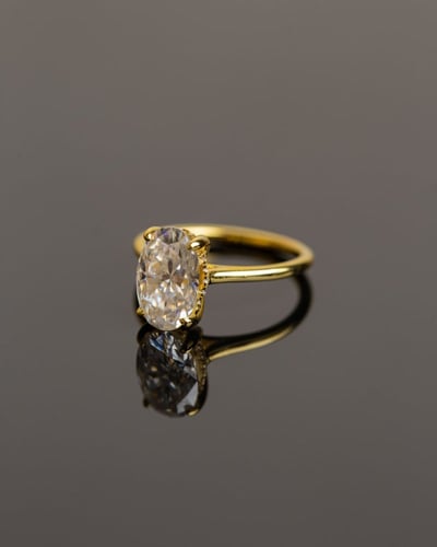 خاتم فضة Oval Gold مطلي ذهب مُرصّع بحجر المويسنايت...