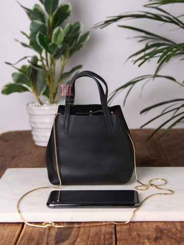 شنطة كروس ماركة كارولينا هيريرا - Mini Bucket Blac...