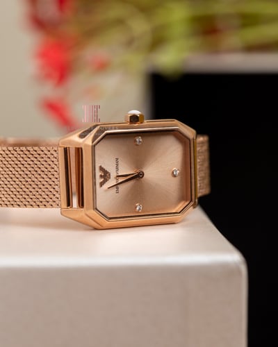 ساعة نسائية ماركة امبريو ارماني