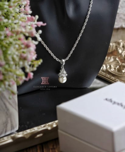 سلسال لؤلؤ/كريستال مطلي ماركة جيفنشي