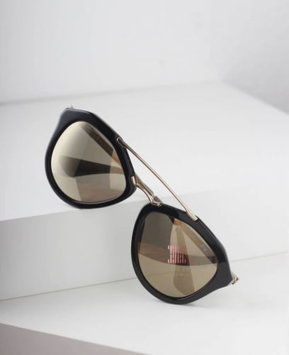 نظارة شمسية نسائية ماركة برادا