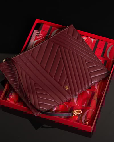 باوتش جلد ماركة كارولينا هيريرا - عنابي مقلم