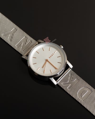 ساعة نسائية ماركة دكني NY2620