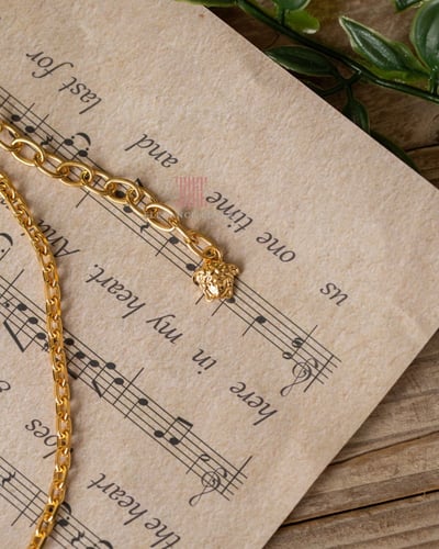 سلسال كريستال مطلي ذهب ماركة فرزاتشي