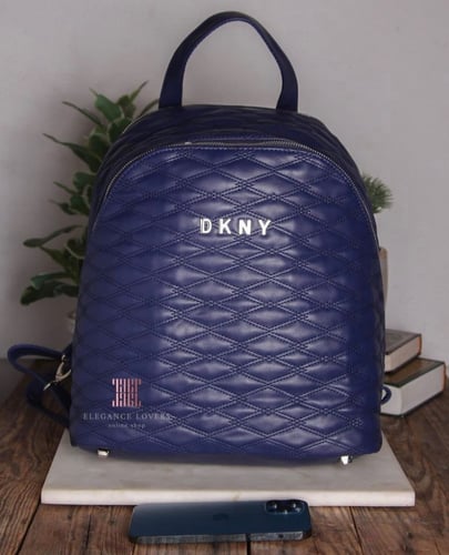 شنطة ظهر ماركة دكني لون كحلي