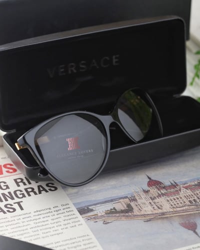 نظارة شمسية نسائية ماركة فرزاتشي