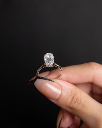 خاتم فضة White Oval مطلي ذهب مُرصّع بحجر المويسناي...