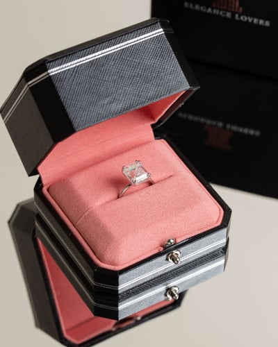 خاتم فضة White Emerlad مطلي ذهب مُرصّع بحجر المويس...