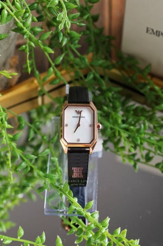 ساعة نسائية ماركة امبريو ارماني