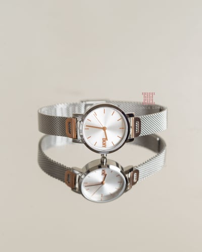 طقم نسائي ساعة + إسوارة ماركة دكني NY6684SET