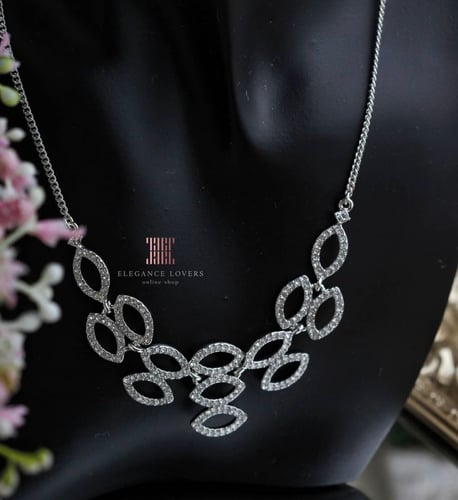 سلسال كريستال مطلي ذهب ماركة جيفنشي