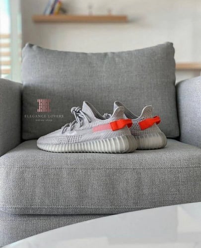 حذاء نسائي ماركة Yeezy