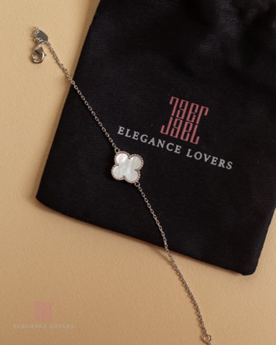 إسوارة زهرة البرسيم صدف أبيض مطلية ذهب أبيض ماركة...