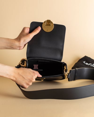 شنطة كتف ماركة Yucca Suede Black - LePARMENTIER