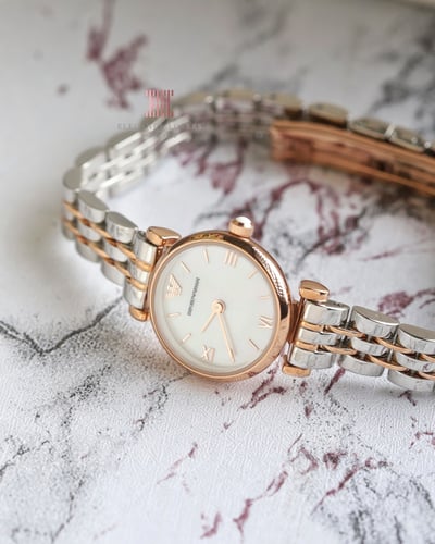 ساعة نسائية ماركة امبريو ارماني