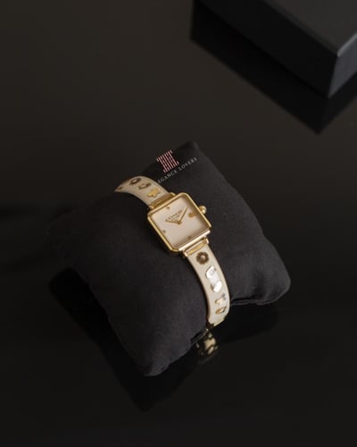 ساعة نسائية ماركة كوتش - موديل جينفر لوبيز لؤلؤي