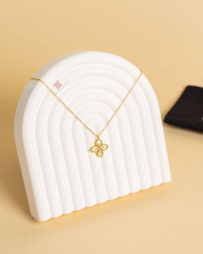 سلسال وردة الأميرة صدف مطلي ذهب أصفر ماركة Eleganc...