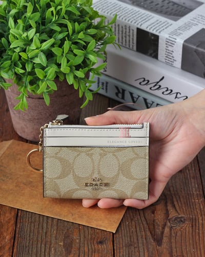 محفظة بطاقات ماركة كوتش