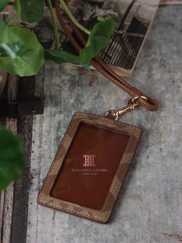 حامل بطاقات/كارد هولدر ماركة كوتش - جملي