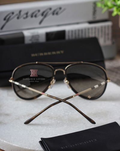 نظارة شمسية رجالية ماركة بربري