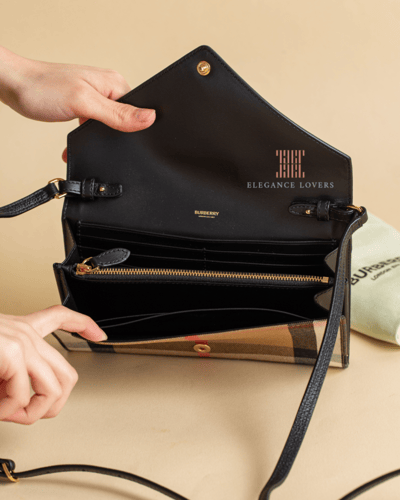 محفظة/شنطة كروس ماركة بربري - Black Flap
